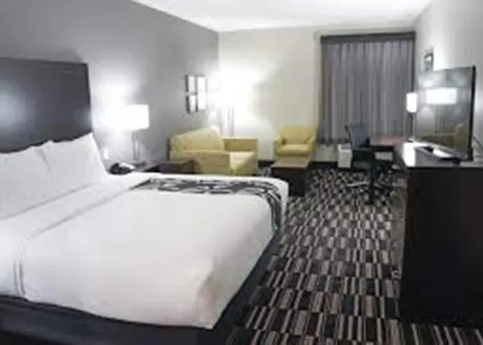 La Quinta By Wyndham Worth - Worth Hotel